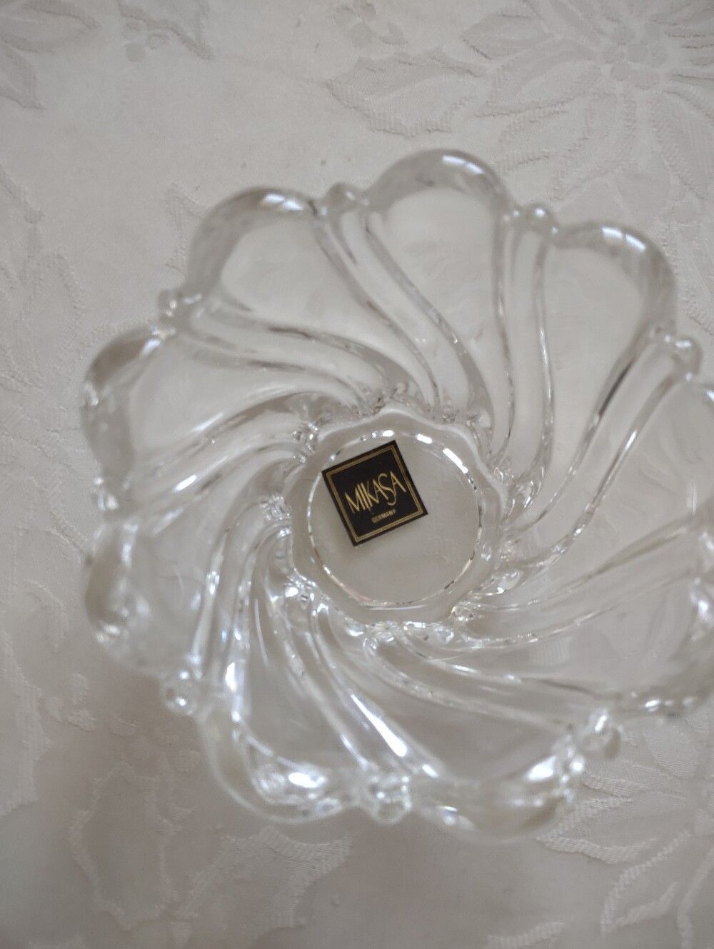 Mikasa Round Bowl Peppermint Clear Swirls
